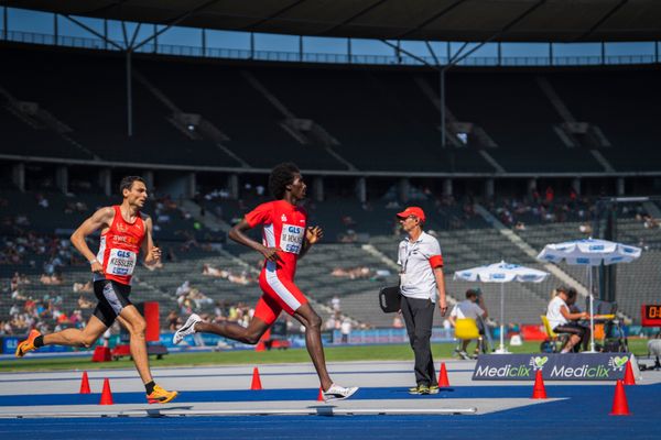 Mohamed Mohumed (LG Olympia Dortmund) vor Christoph Kessler (LG Region Karlsruhe) ueber 1500m waehrend der deutschen Leichtathletik-Meisterschaften im Olympiastadion am 26.06.2022 in Berlin